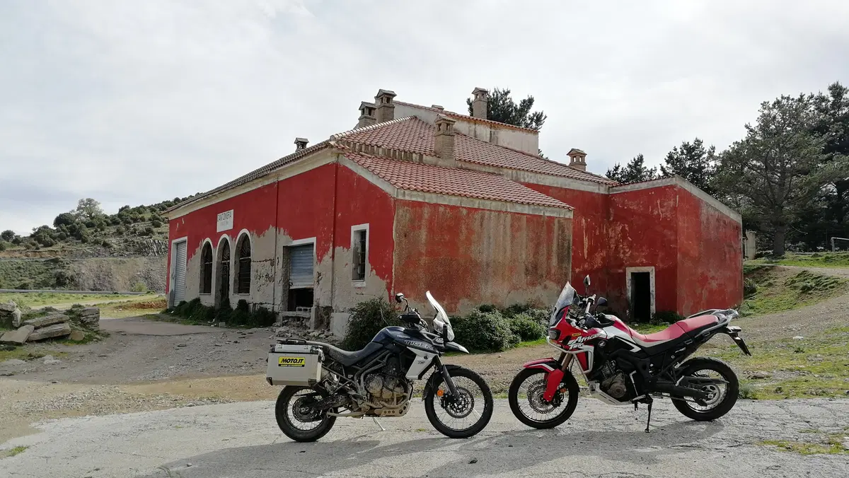 Honda Africa Twin CRF1000L vs Triumph Tiger 800 XCa: la prova On e Off-road (7)