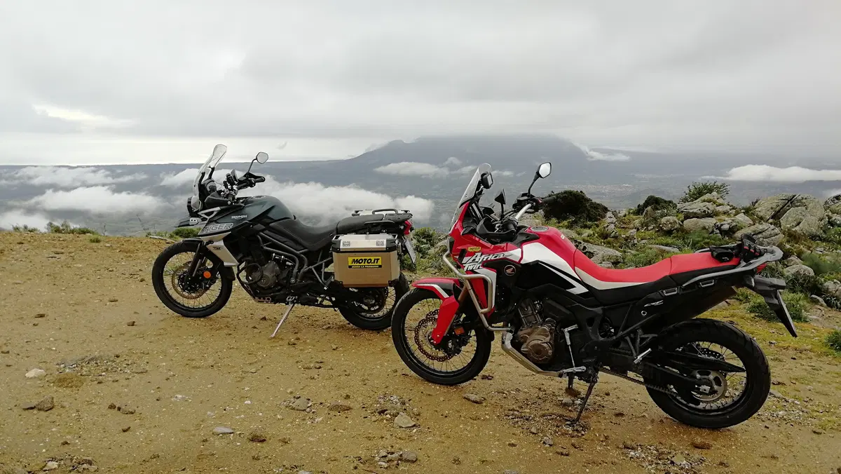 Honda Africa Twin CRF1000L vs Triumph Tiger 800 XCa: la prova On e Off-road (8)