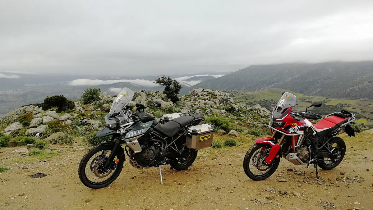 Honda Africa Twin CRF1000L vs Triumph Tiger 800 XCa: la prova On e Off-road (9)
