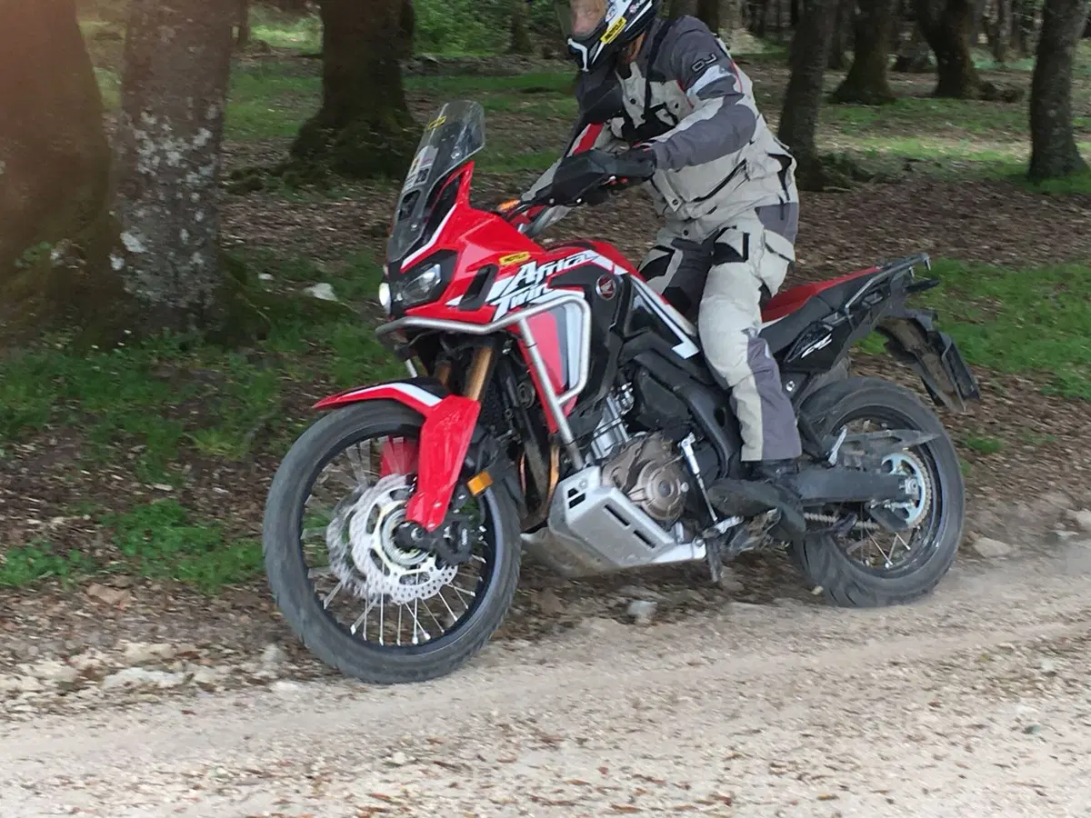 Honda Africa Twin CRF1000L vs Triumph Tiger 800 XCa: la prova On e Off-road (18)