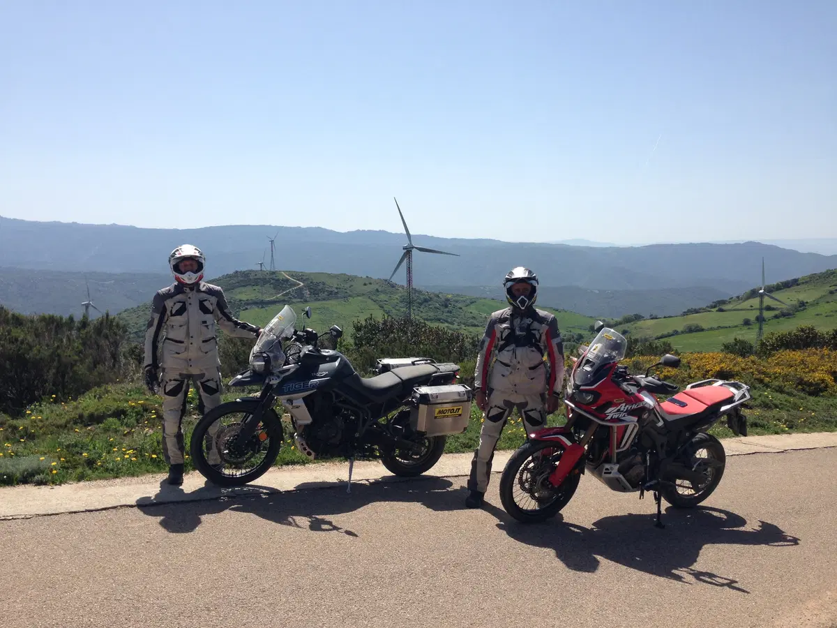 Honda Africa Twin CRF1000L vs Triumph Tiger 800 XCa: la prova On e Off-road (5)