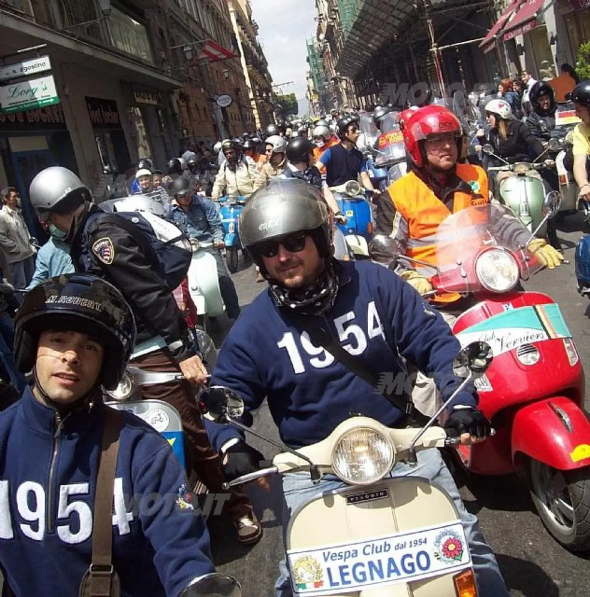 La terza edizione dei Vespa World Days quest'anno si svolgerà a Zell am See, vicino Salisburgo (2)