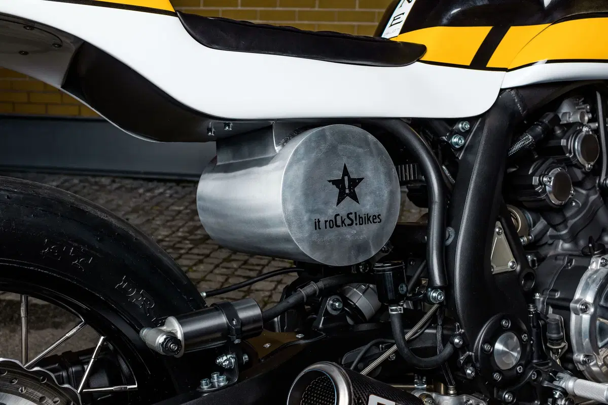 Yamaha VMAX “CS_07 Gasoline” Yard Built (14)