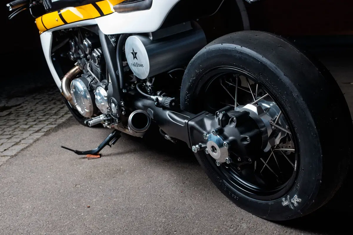 Yamaha VMAX “CS_07 Gasoline” Yard Built (13)