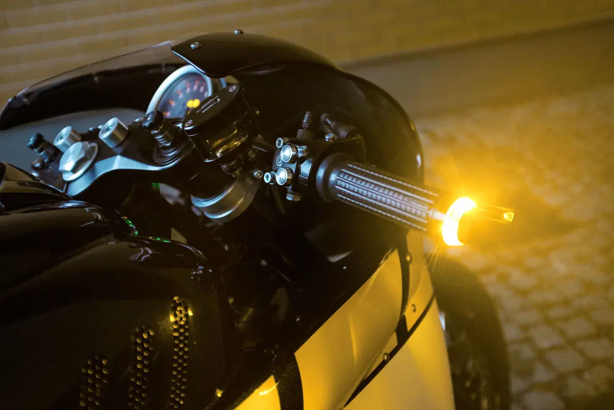 Yamaha VMAX “CS_07 Gasoline” Yard Built (20)