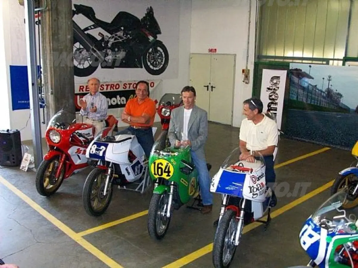 Bimota ha aperto le porte di buon’ora per accogliere gli appassionati all’incontro per il ventennale (6)