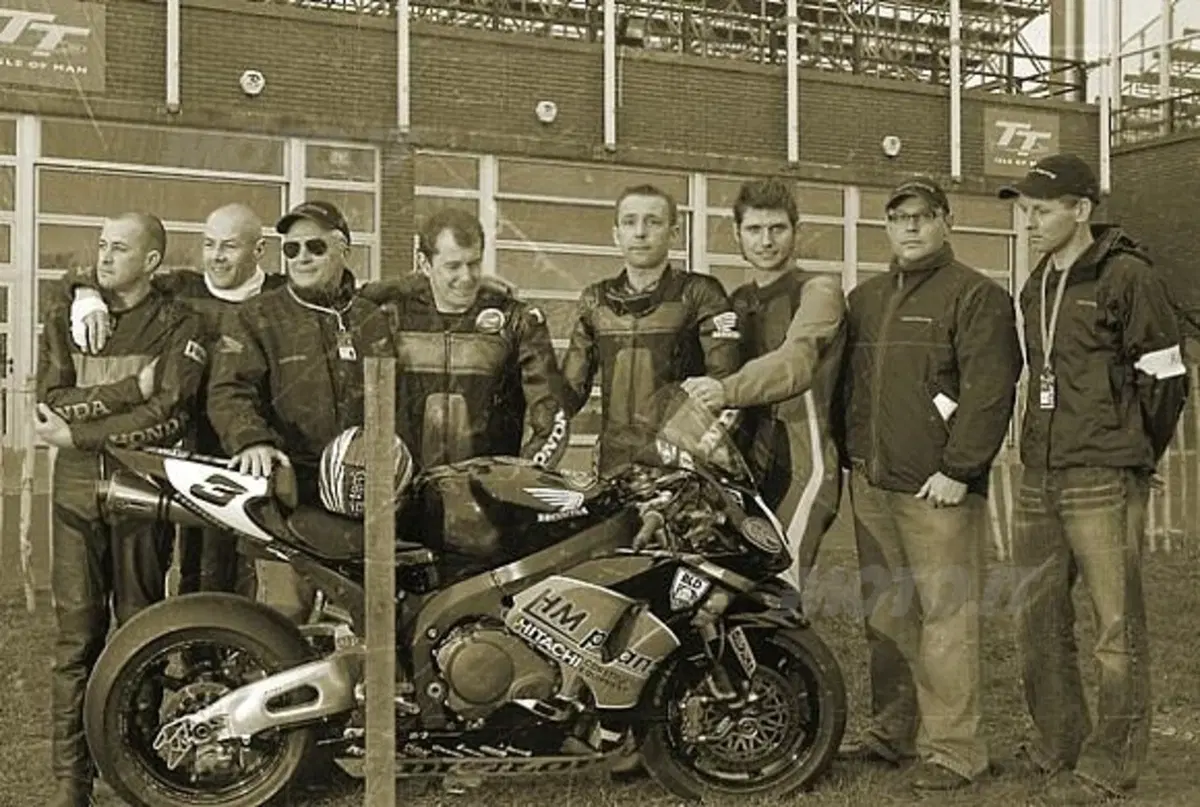 Cinque moto ai primi cinque posti al TT (2)