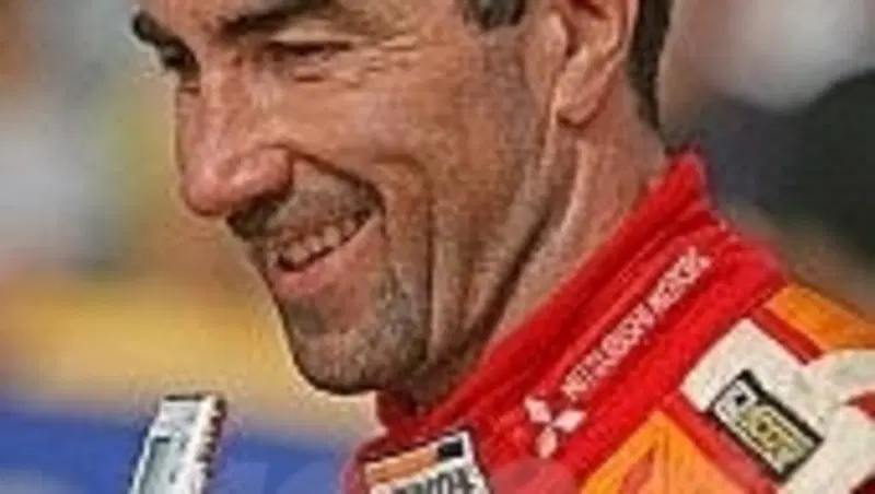Luc Alphand cade dalla moto nel rally Rand'Auvergne con gravi conseguenze