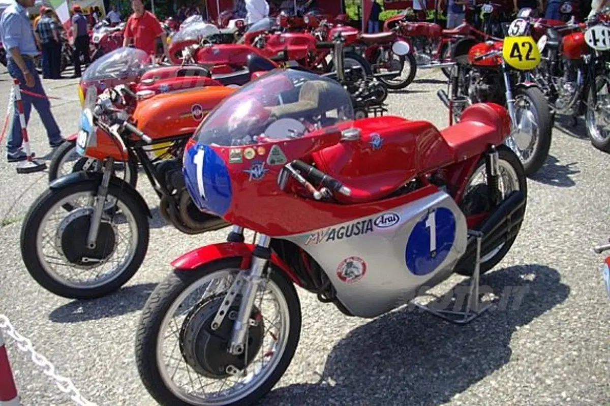 Revival MV Agusta (2)