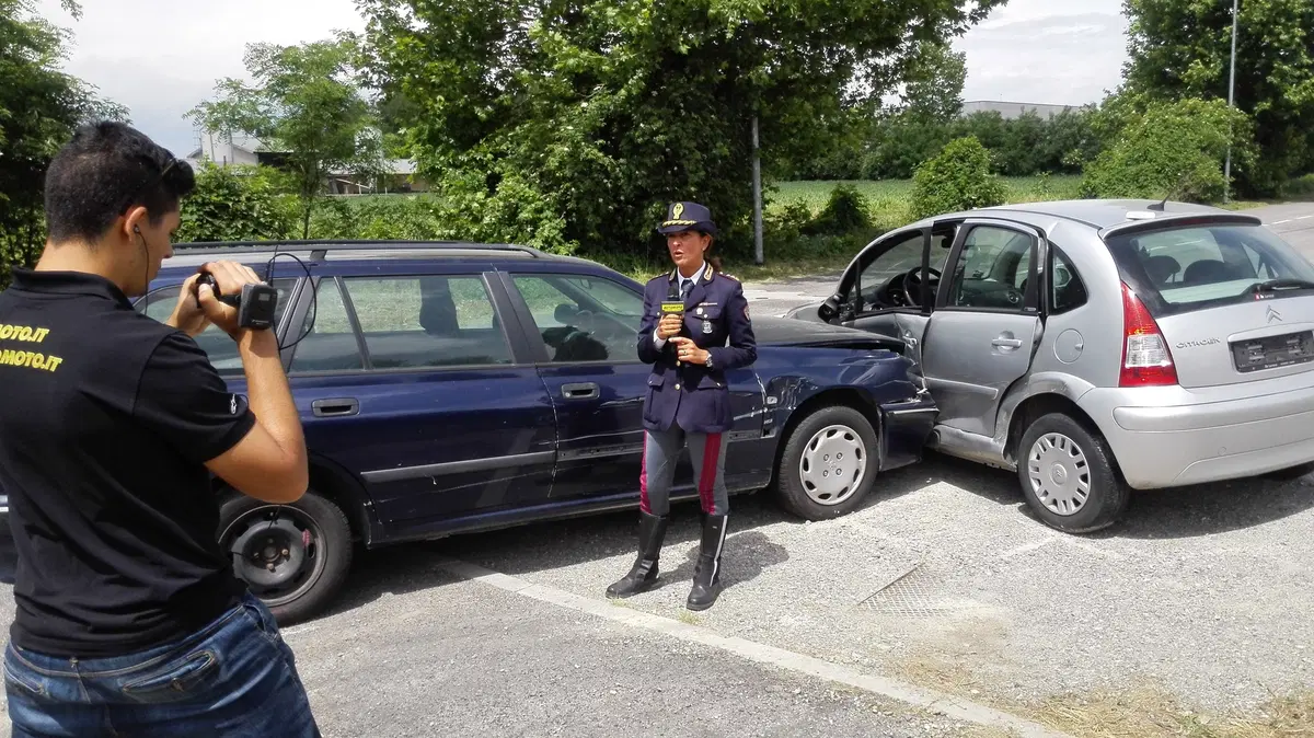 Polizia Stradale in azione: incidente con e senza feriti. Cosa fare (9)