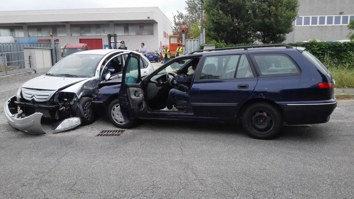 Polizia Stradale in azione: incidente con e senza feriti. Cosa fare (2)