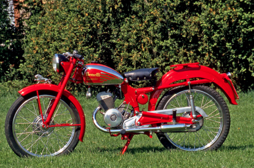 Il Leoncino della Benelli è stato costruito in oltre 40.000 esemplari. Versatile e robusto, era azionato da un monocilindrico a due tempi di 125 cm3; al modello base si aggiungeva una variante sportiva