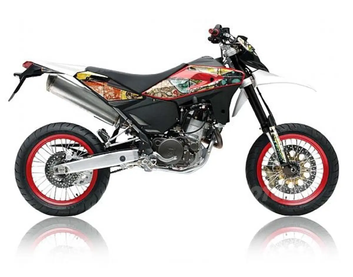Una Husqvarna SM 610 all'asta