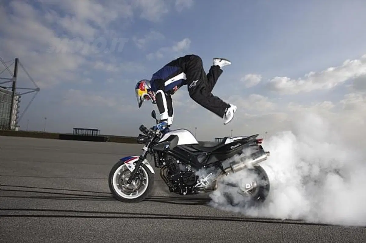 Arriva la F 800 R Chris Pfeiffer Edition (5)