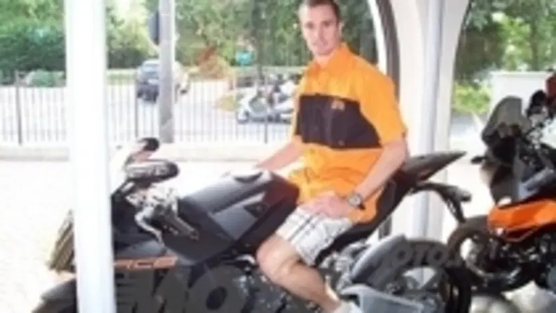 Russel Holland e la KTM RC8 all'Autodromo di Franciacorta