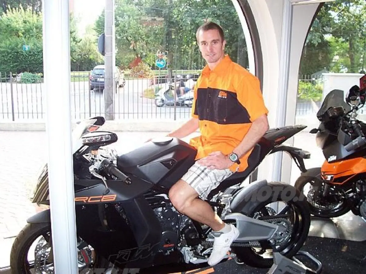 Russel Holland e la KTM RC8 all'Autodromo di Franciacorta