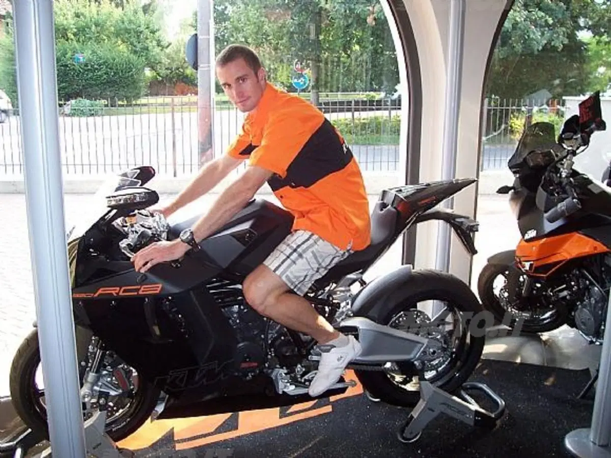 Russel Holland e la KTM RC8 all'Autodromo di Franciacorta (2)