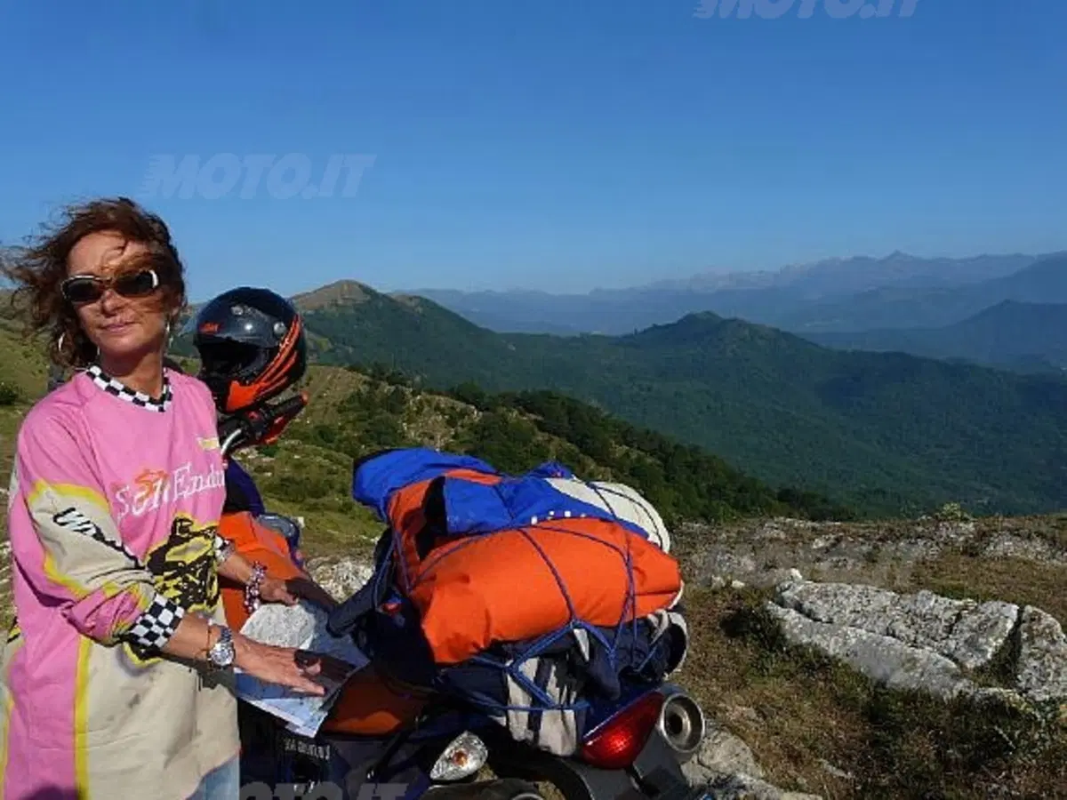 Il Calendario 2010 delle belle di Soloenduro aiuta i bambini. (4)