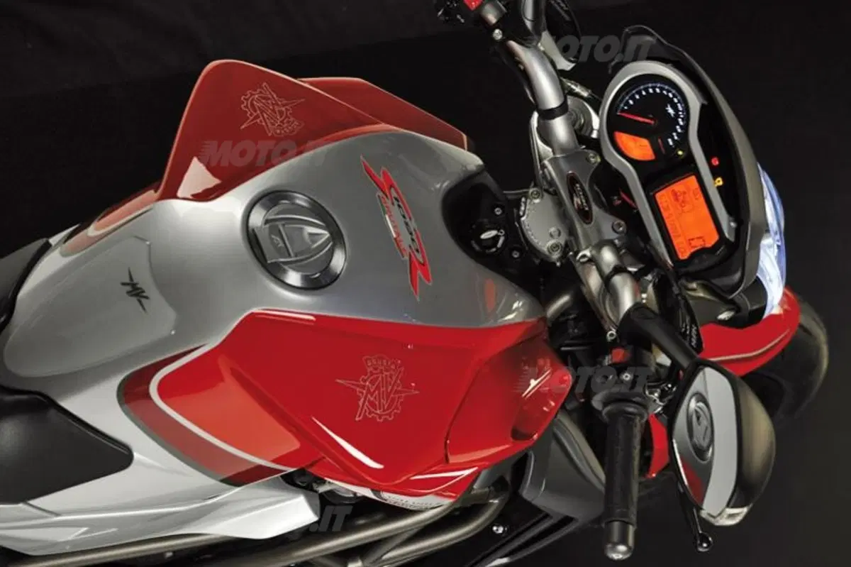MV AGUSTA Brutale 990R e 1090RR (5)