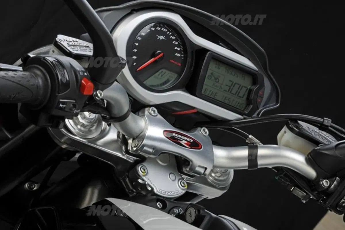 MV AGUSTA Brutale 990R e 1090RR (8)