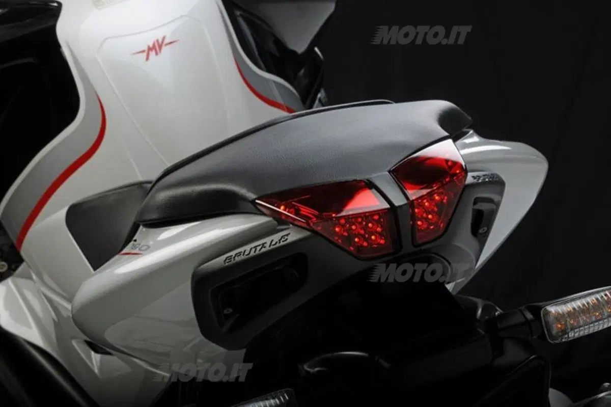 MV AGUSTA Brutale 990R e 1090RR (9)