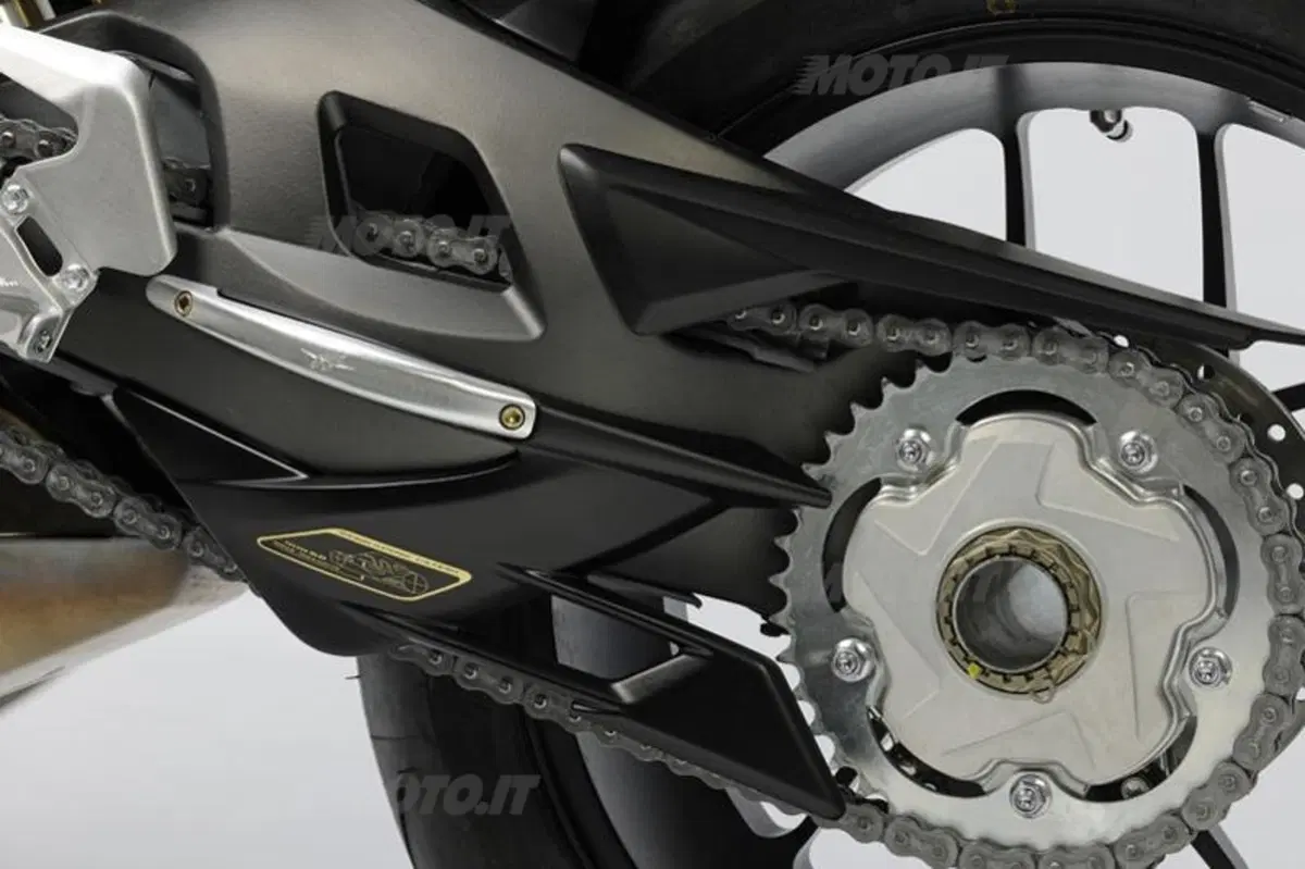 MV AGUSTA Brutale 990R e 1090RR (10)