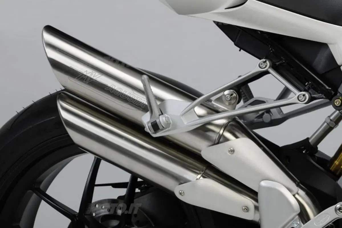 MV AGUSTA Brutale 990R e 1090RR (11)