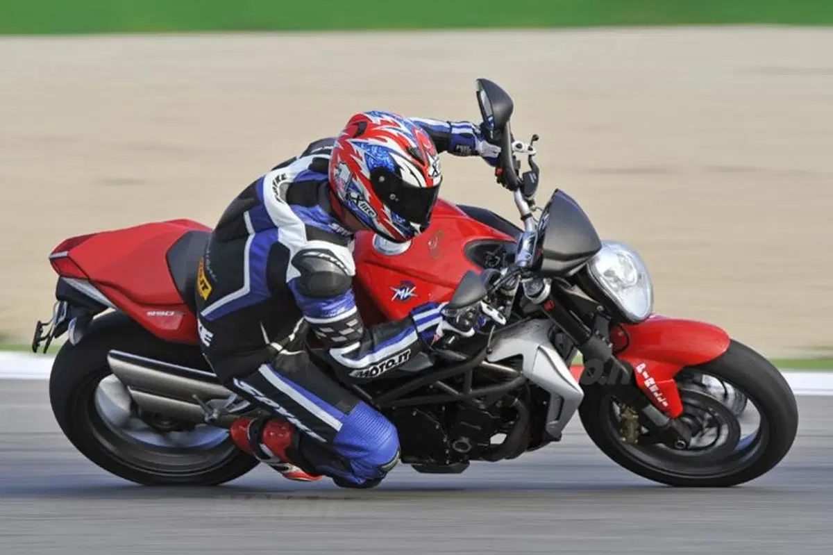MV AGUSTA Brutale 990R e 1090RR (14)