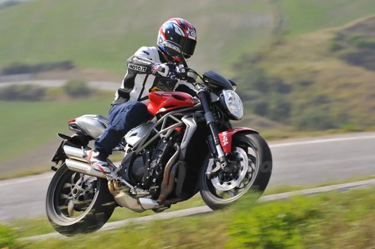 MV AGUSTA Brutale 990R e 1090RR (15)