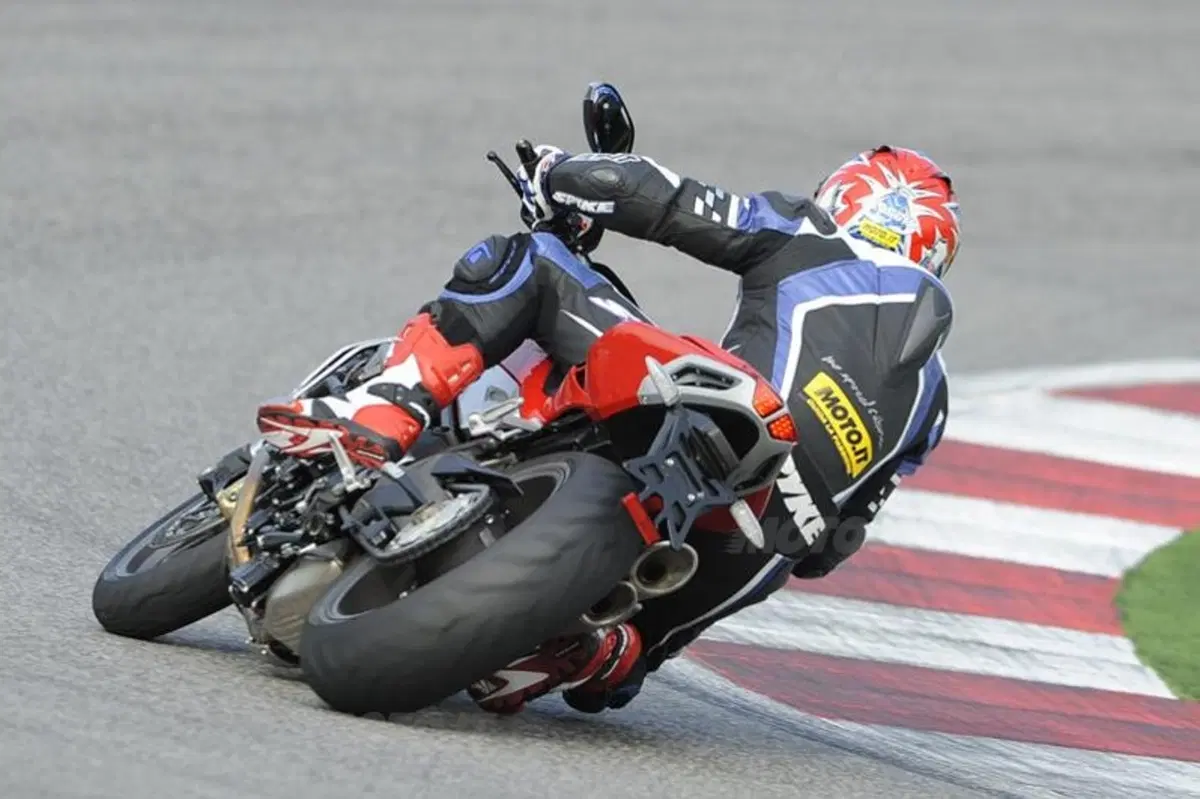 MV AGUSTA Brutale 990R e 1090RR (16)