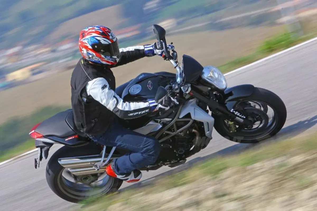 MV AGUSTA Brutale 990R e 1090RR (17)