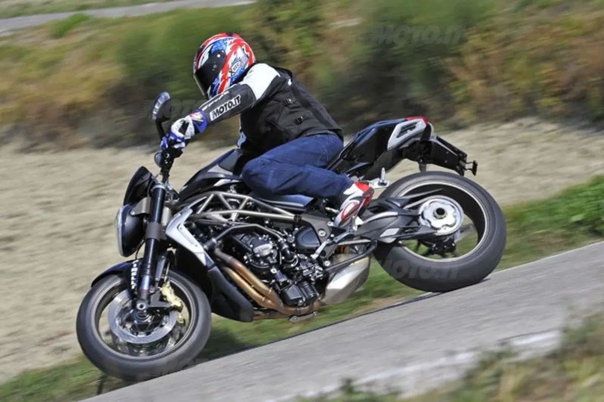 MV AGUSTA Brutale 990R e 1090RR (21)