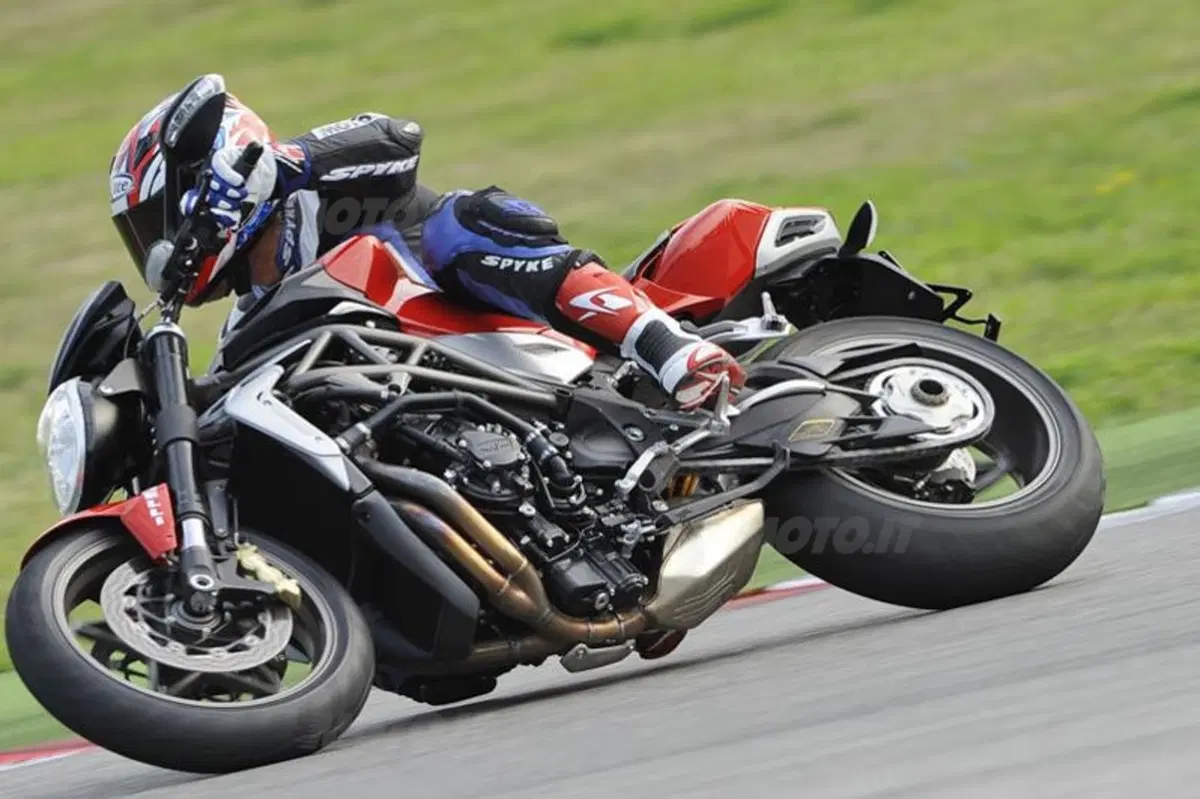 MV AGUSTA Brutale 990R e 1090RR (22)
