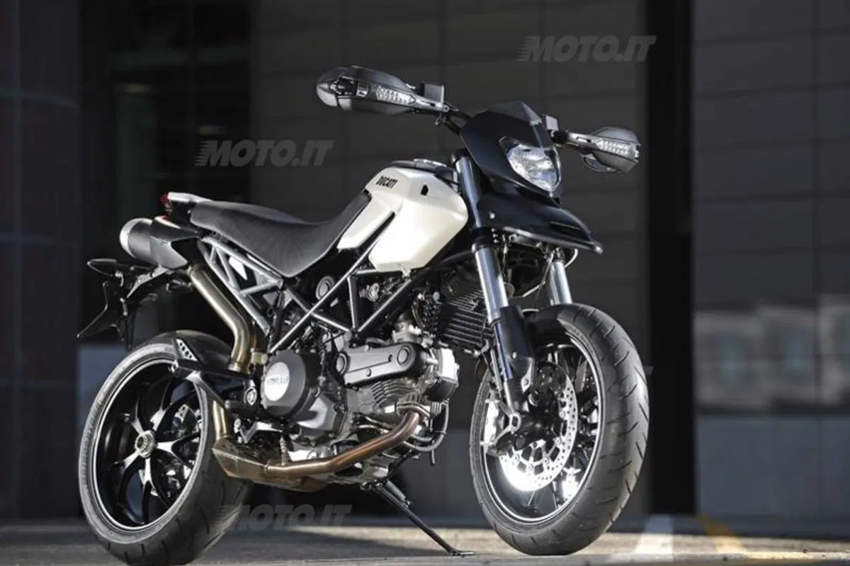 DUCATI Hypermotard 796  (2)