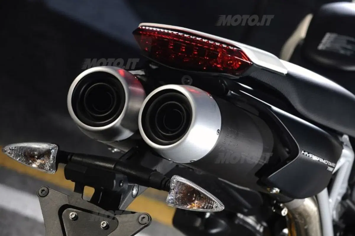 DUCATI Hypermotard 796  (4)