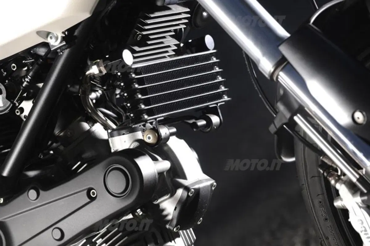 DUCATI Hypermotard 796  (9)