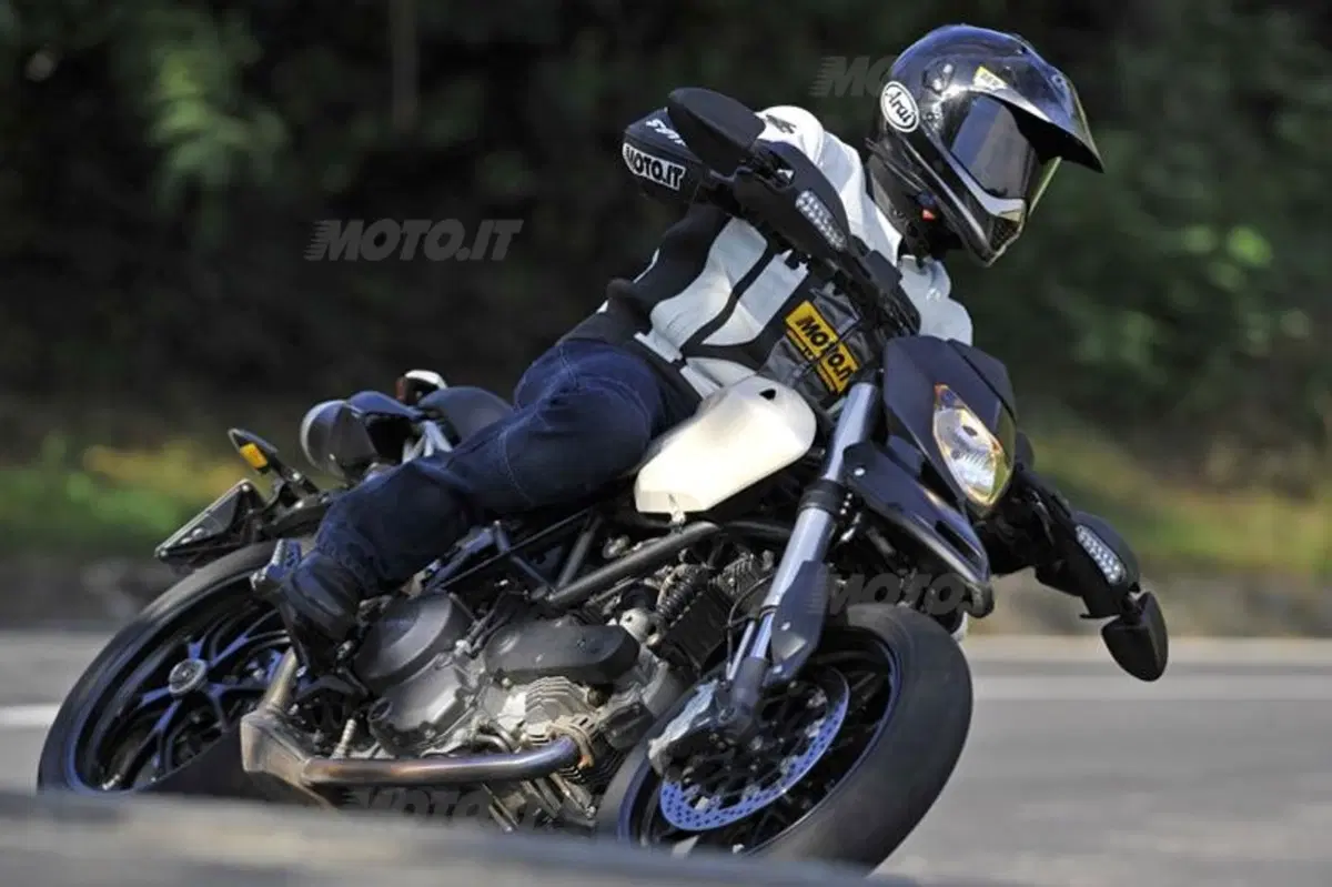 DUCATI Hypermotard 796  (12)