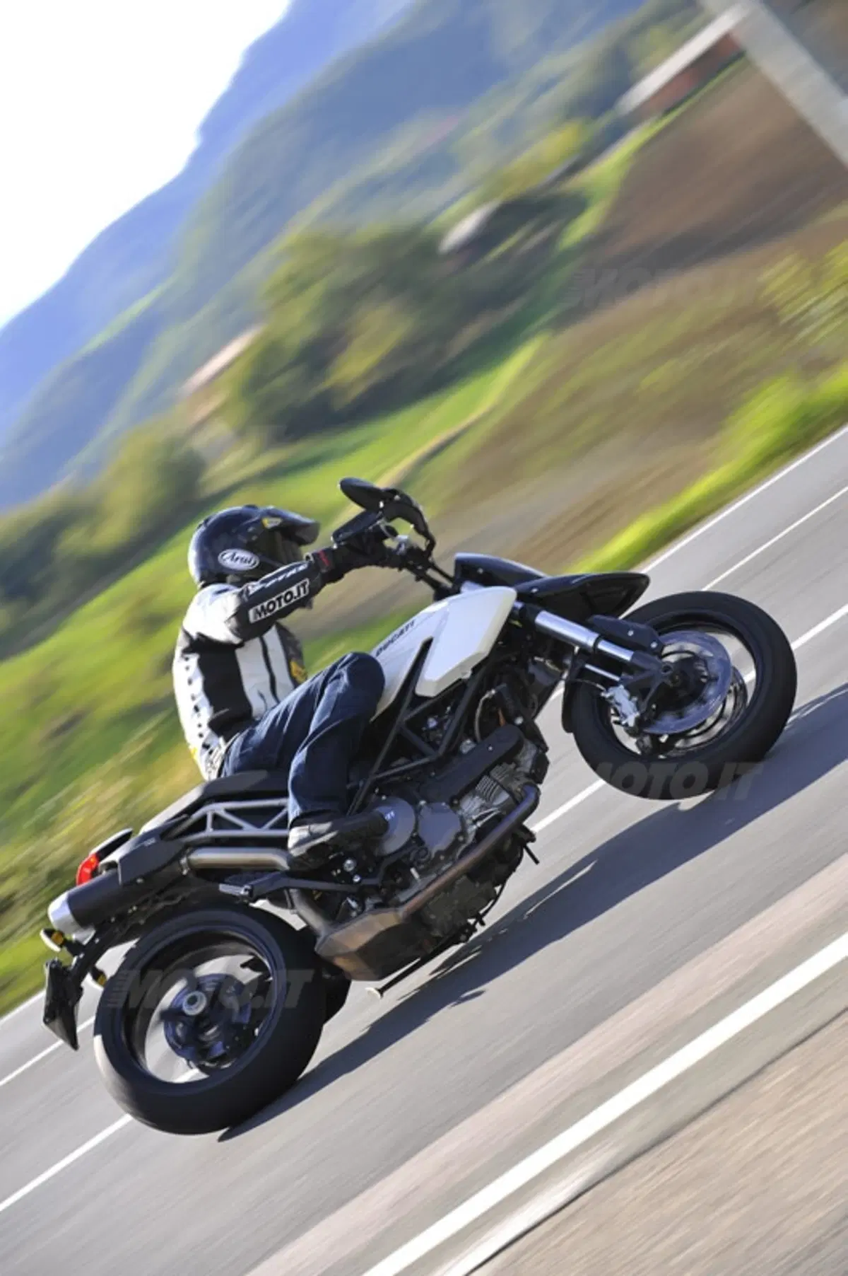 DUCATI Hypermotard 796  (17)