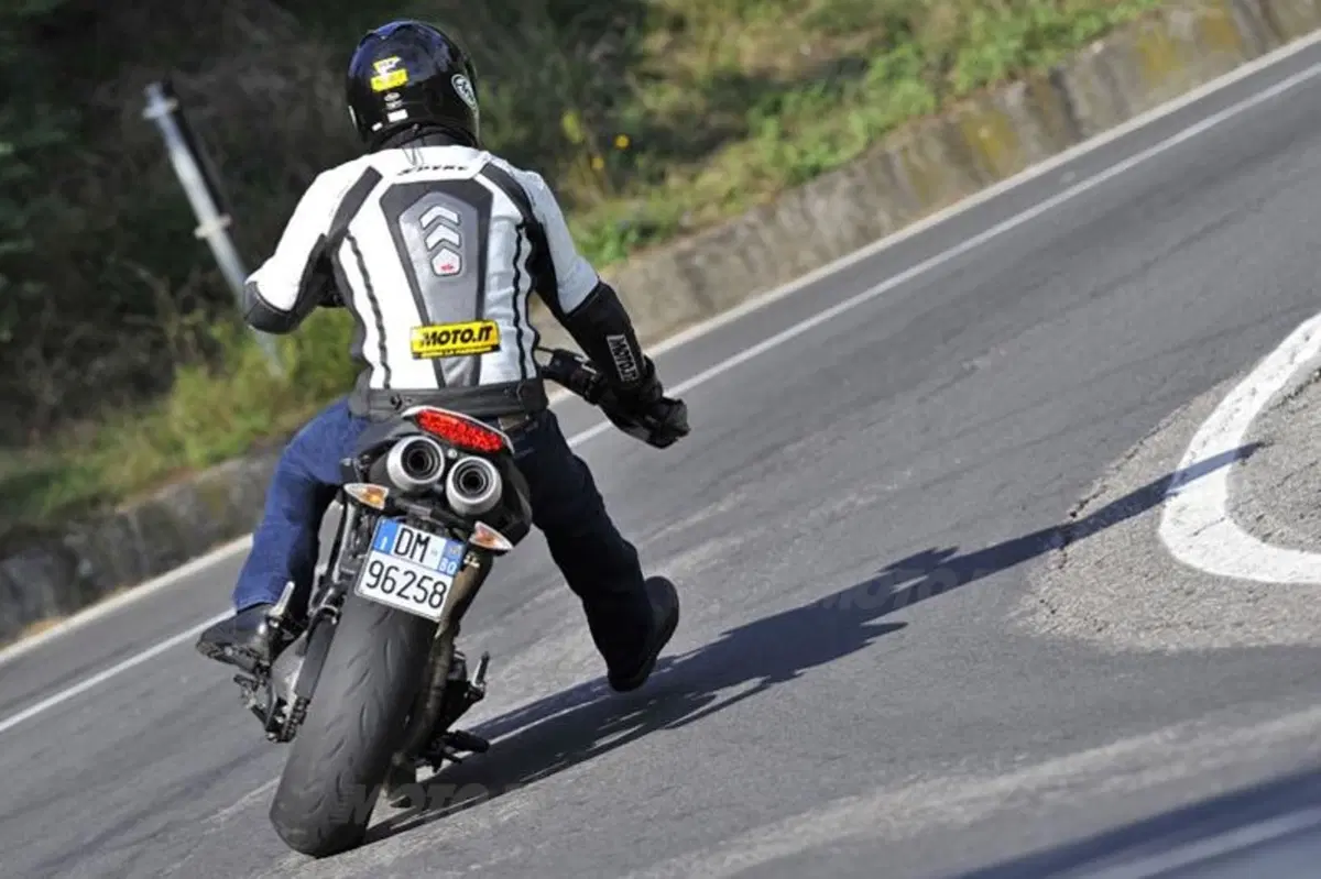 DUCATI Hypermotard 796  (18)