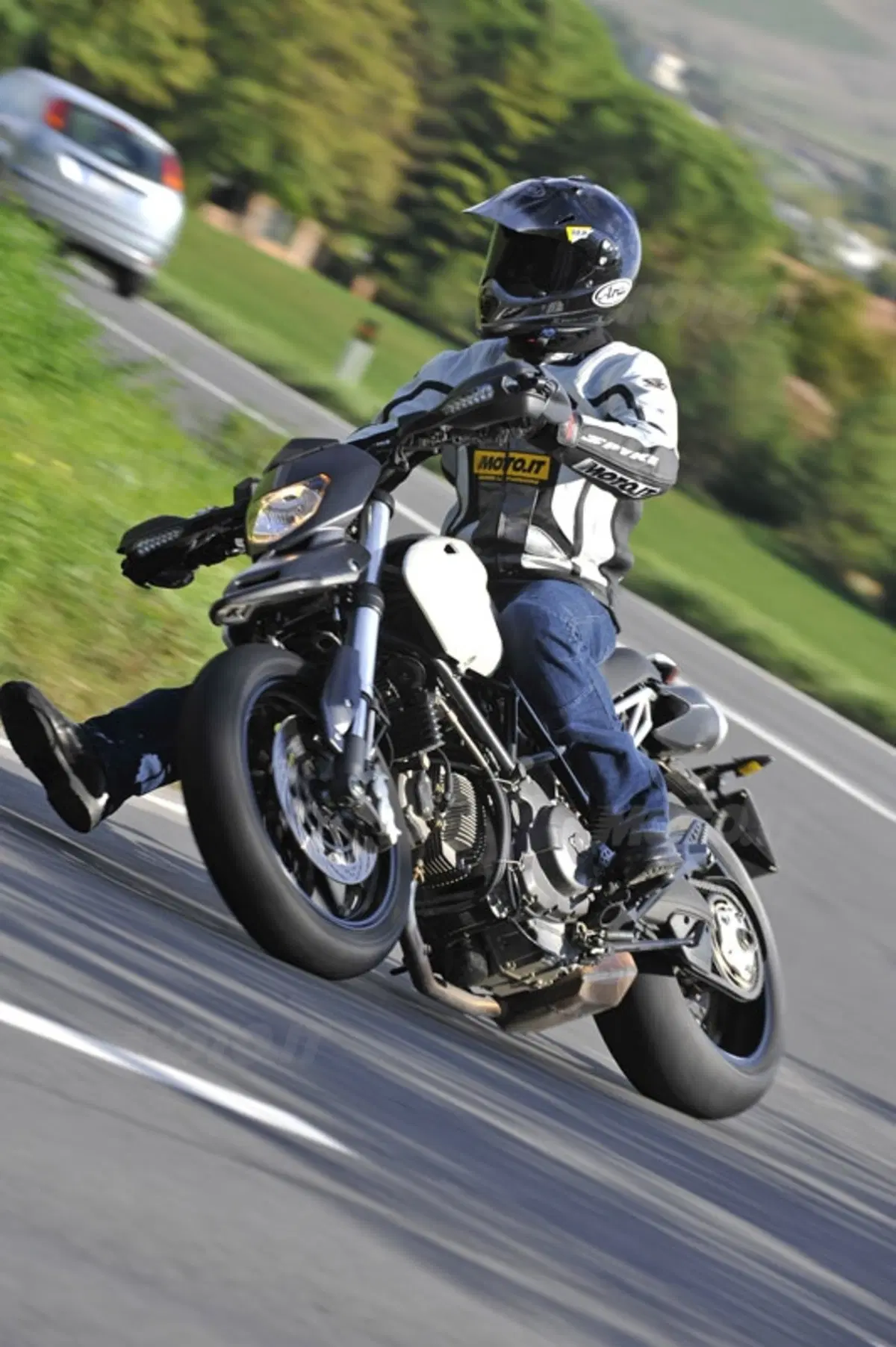 DUCATI Hypermotard 796  (20)