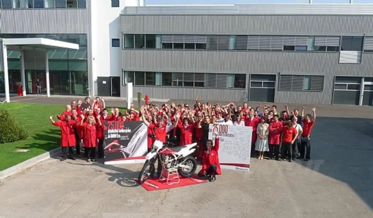Husqvarna festeggia 25.000 moto prodotte