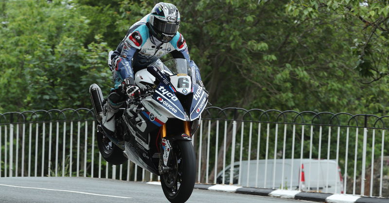 TT 2018, Superbike: Harrison rompe, Dunlop vince