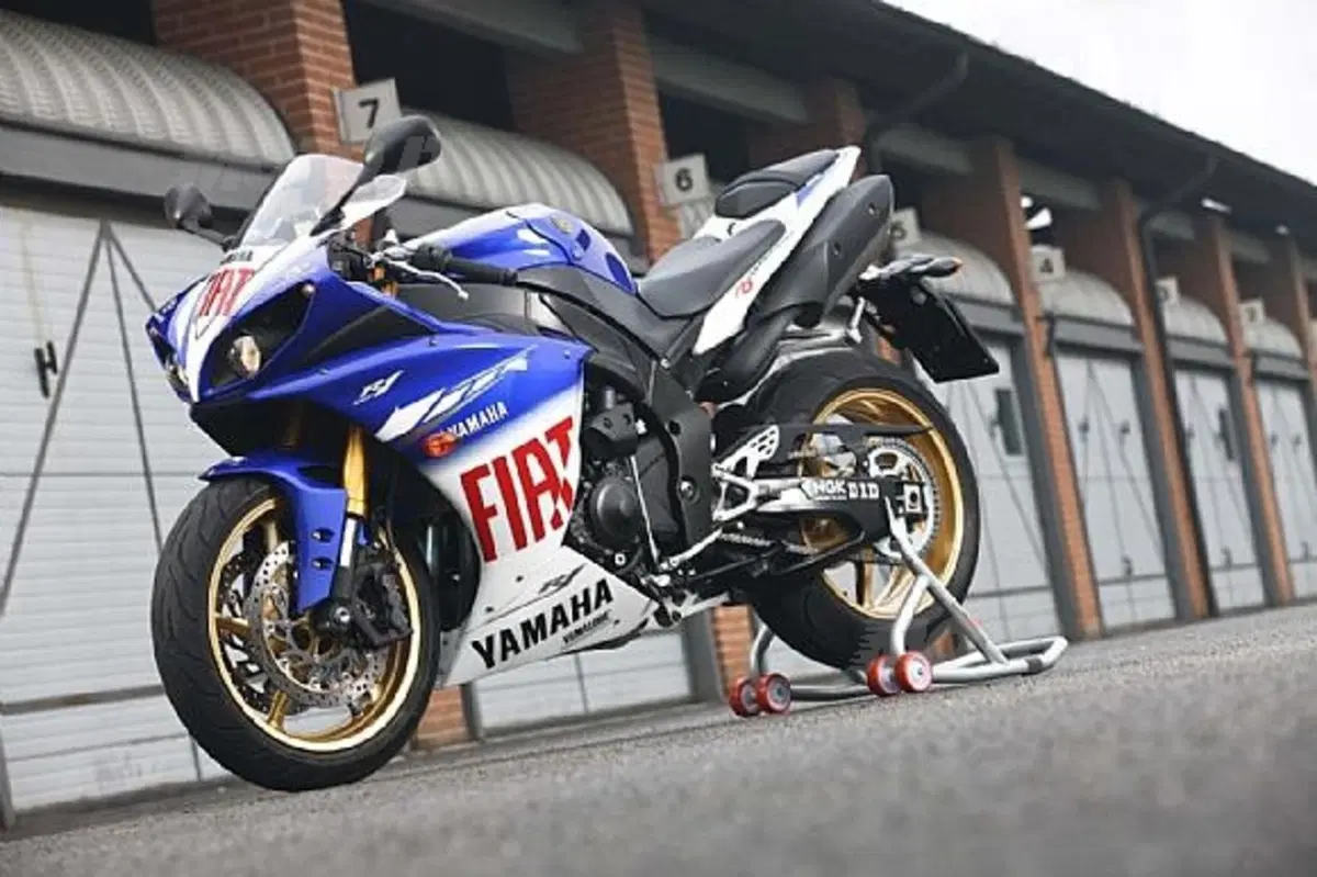 Yamaha festeggia la MotoGP con un kit Fiat Team su R1 e R6