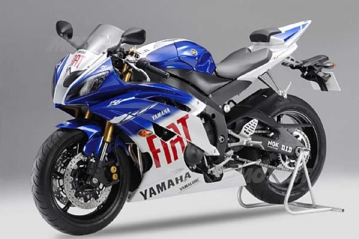 Yamaha festeggia la MotoGP con un kit Fiat Team su R1 e R6 (2)