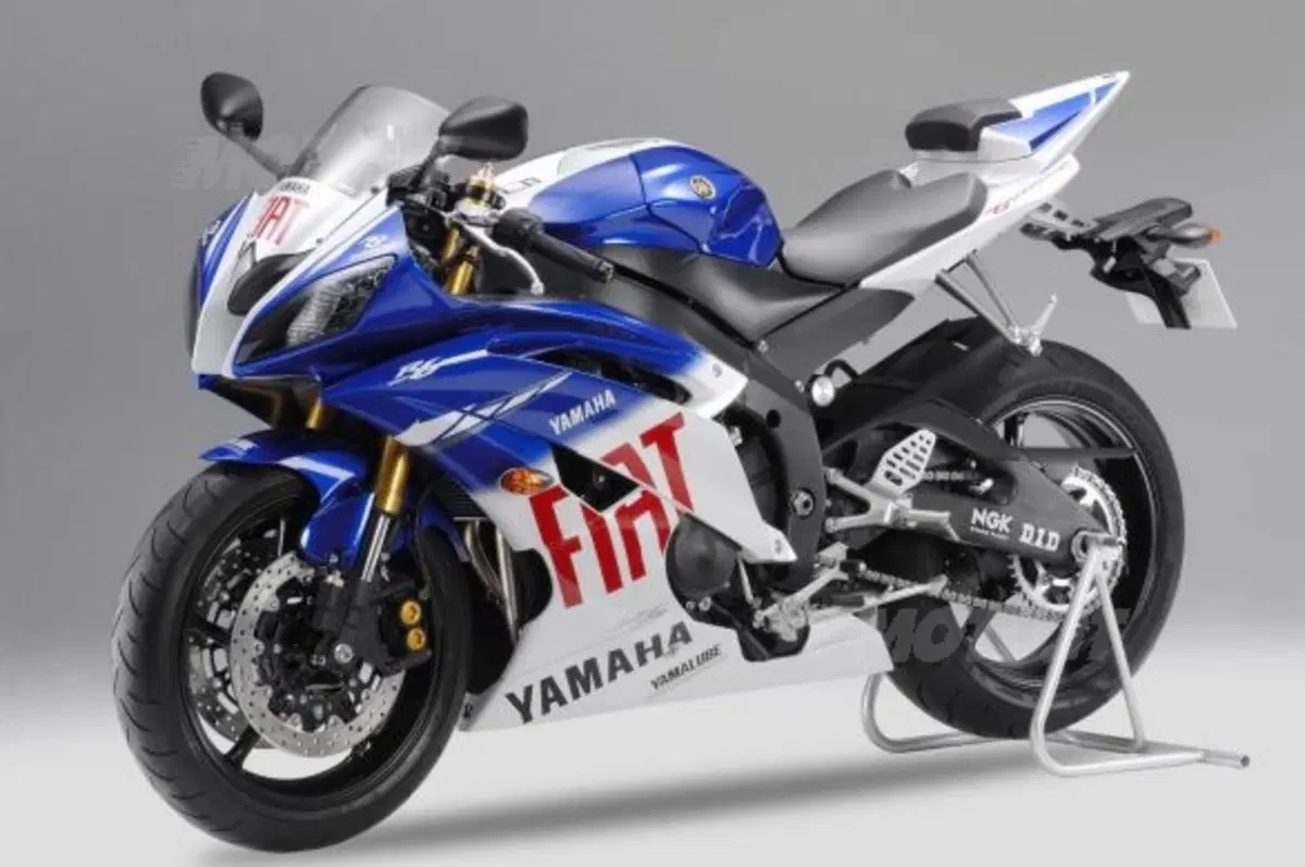 Yamaha festeggia la MotoGP con un kit Fiat Team su R1 e R6 (10)