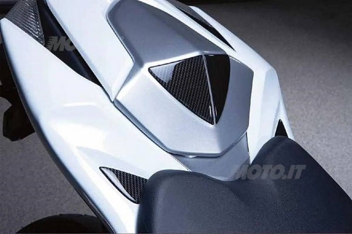 Suzuki festeggia 100 anni regalando un buono di 200 euro (2)