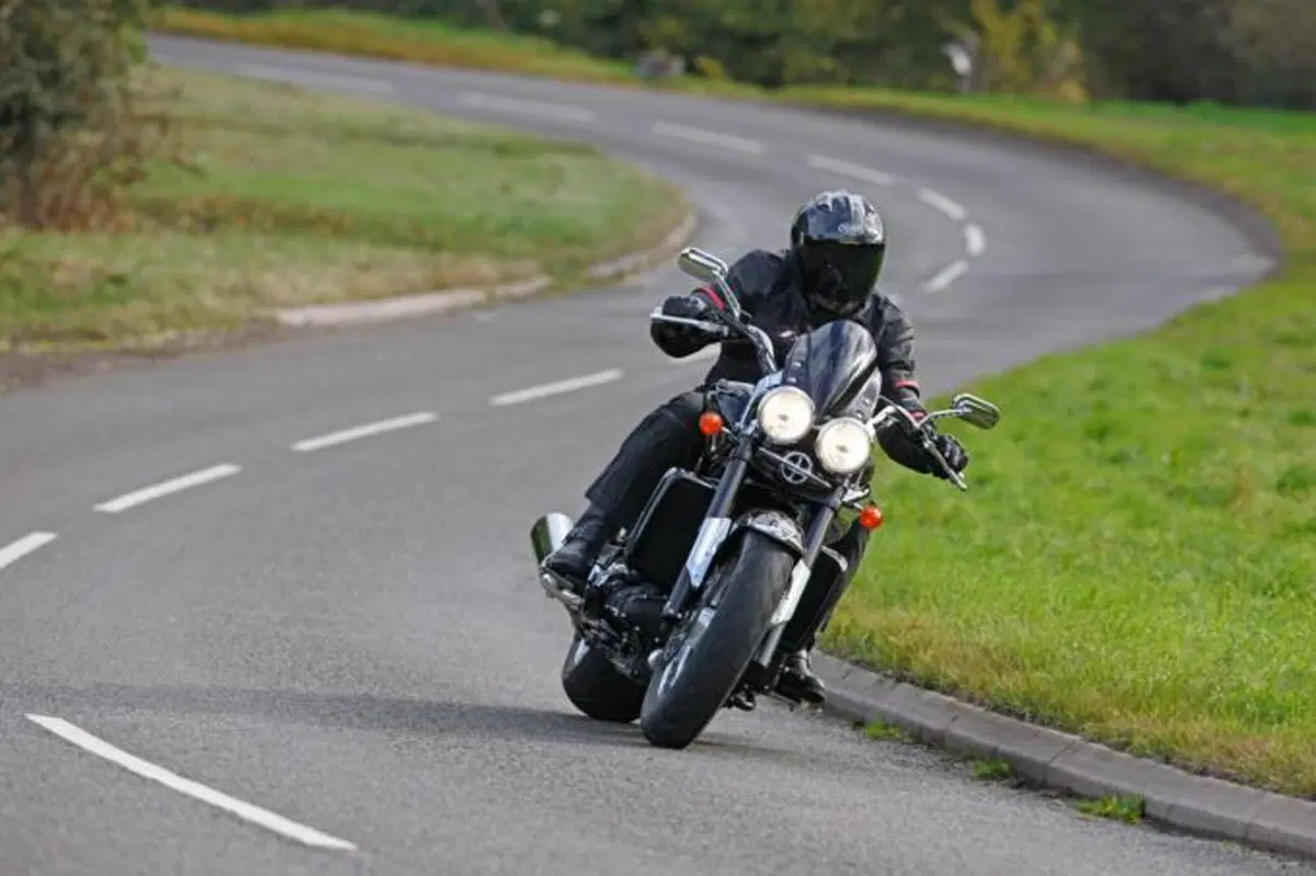 Triumph Rocket III Roadster (2)