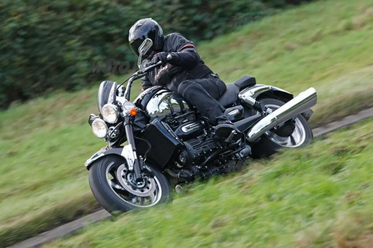 Triumph Rocket III Roadster (3)