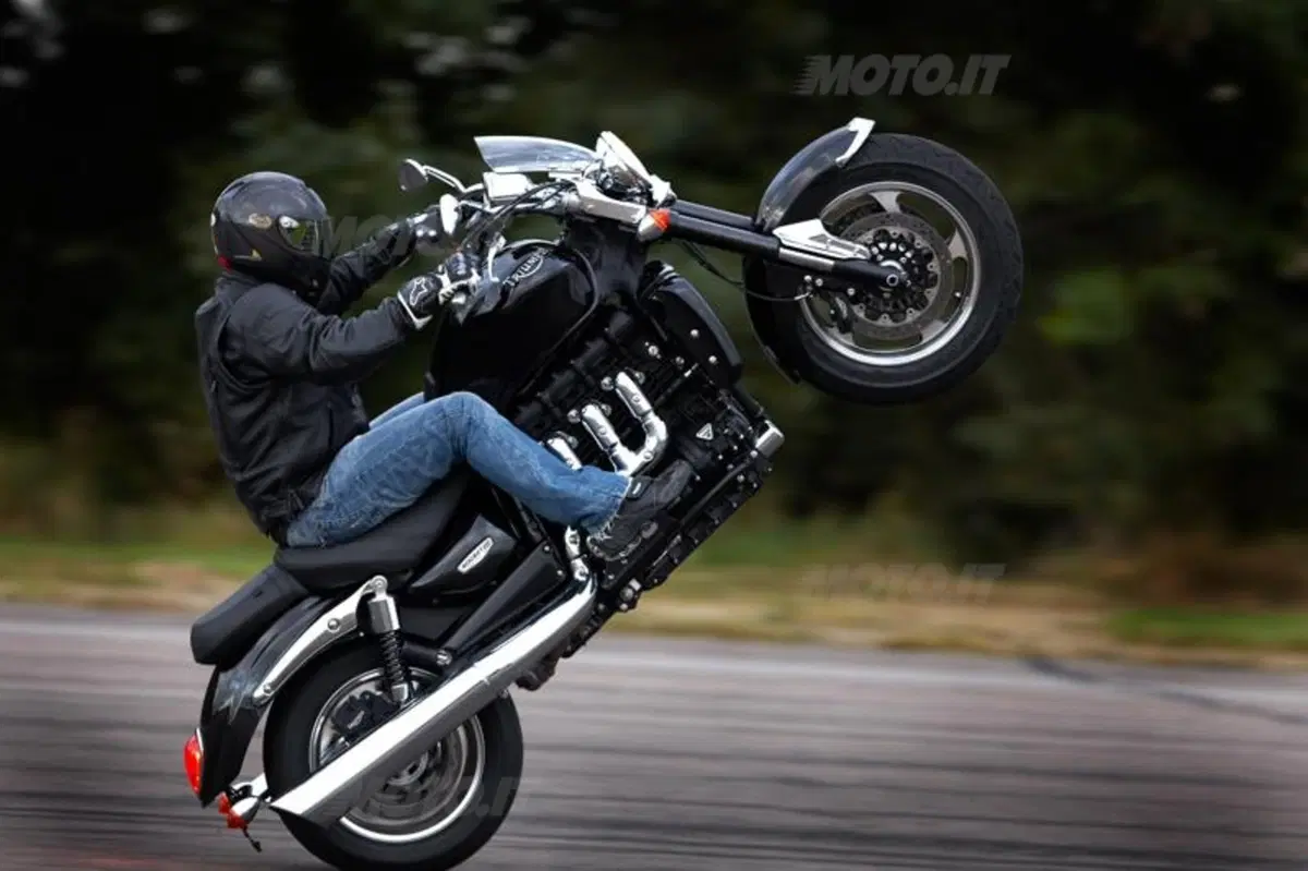 Triumph Rocket III Roadster (8)
