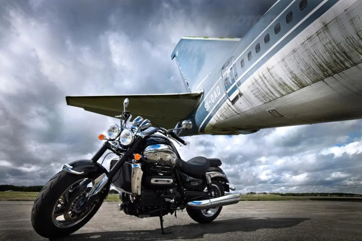 Triumph Rocket III Roadster (12)